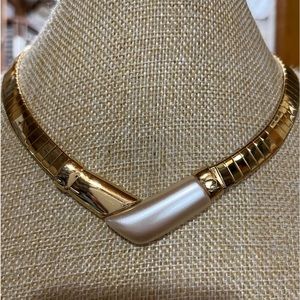 Vintage Signed Napier Necklace choker 16in Gold Tone White Gold Accent Front